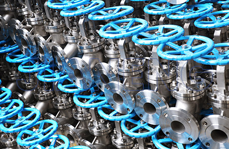 What are the operating specifications for flange globe valves